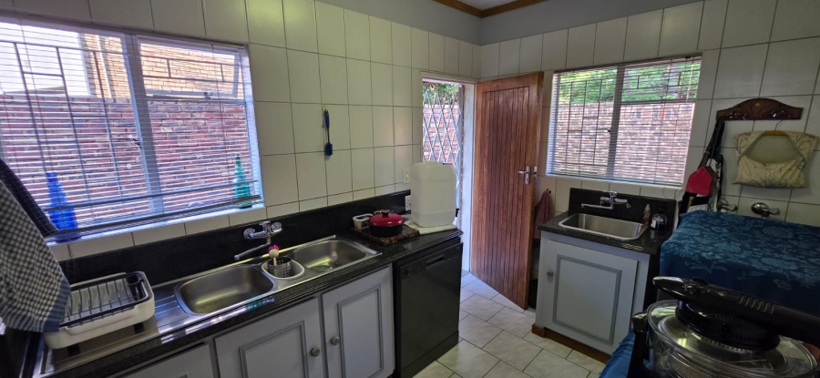 5 Bedroom Property for Sale in Wilkoppies North West